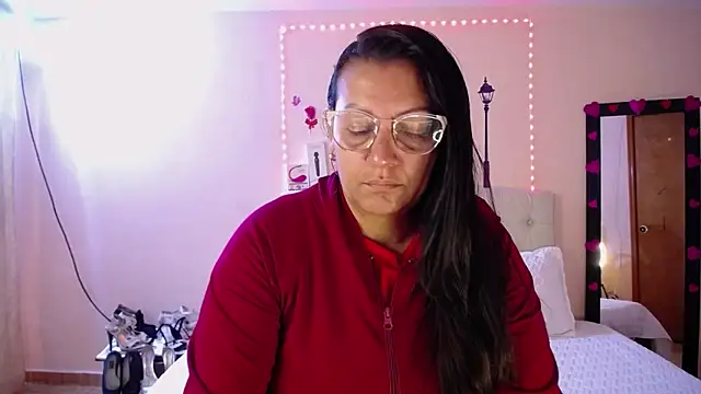 Victoria Red01 online show from 02-04-25, 02:10