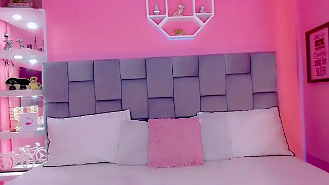 Snapshot of AlanaBekeer chatting on 02-22-25, 08:42 AlanaBekeer online show from 02-22-25, 08:42