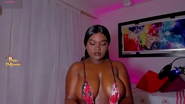 Snapshot of Scarlett_811 chatting on 10-20-25, 10:43 Scarlett 811 online show from 10-20-25, 10:43