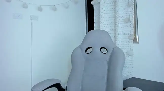 Snapshot of julia_strauns chatting on 12-30-24, 02:53 julia strauns online show from 12-30-24, 02:53