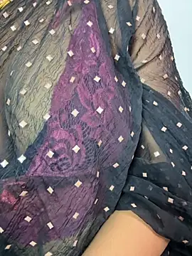 Snapshot of VR_here_4U chatting on 11-08-25, 01:11 VR here 4U online show from 11-08-25, 01:11