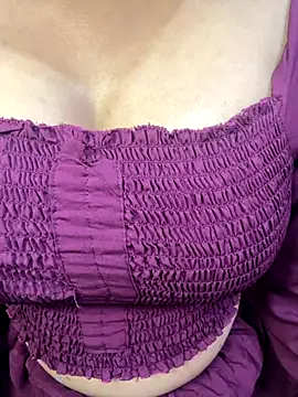 Snapshot of VR_here_4U chatting on 11-29-25, 05:38 VR here 4U online show from 11-29-25, 05:38