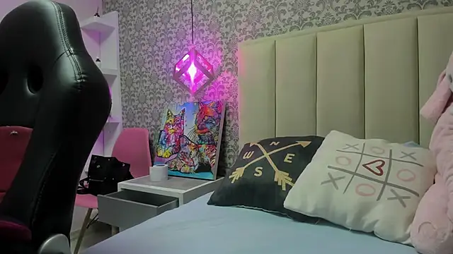 Snapshot of Kittytimberlake chatting on 02-13-25, 11:17 Kittytimberlake online show from 02-13-25, 11:17