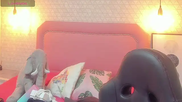 Snapshot of Kittytimberlake chatting on 03-13-25, 11:30 Kittytimberlake online show from 03-13-25, 11:30