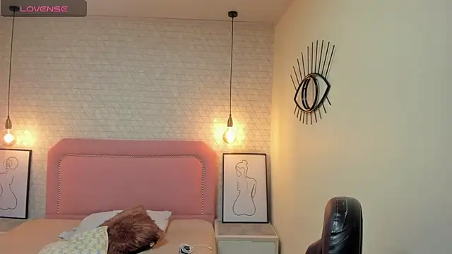 Snapshot of Kittytimberlake chatting on 10-18-25, 12:06 Kittytimberlake online show from 10-18-25, 12:06