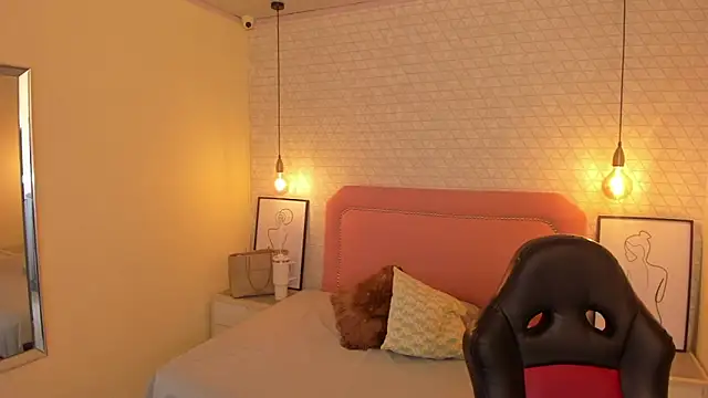 Snapshot of Kittytimberlake chatting on 10-24-25, 12:12 Kittytimberlake online show from 10-24-25, 12:12