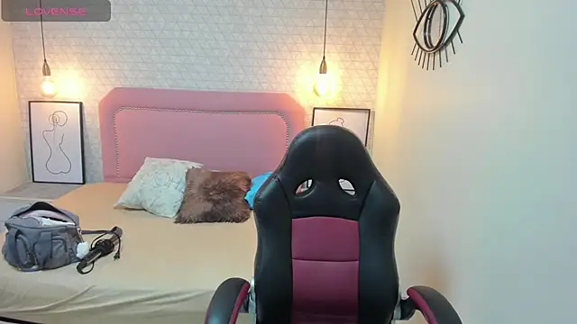 Snapshot of Kittytimberlake chatting on 10-30-25, 12:06 Kittytimberlake online show from 10-30-25, 12:06