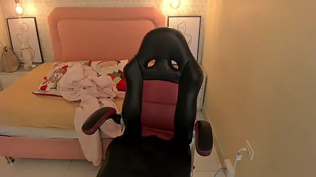 Snapshot of Kittytimberlake chatting on 12-04-25, 12:36 Kittytimberlake online show from 12-04-25, 12:36