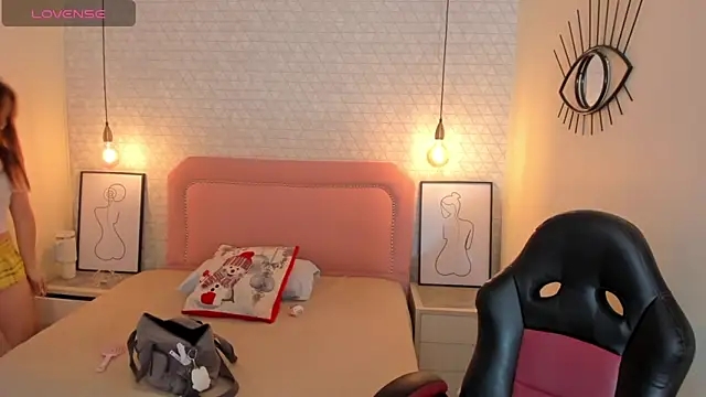 Snapshot of Kittytimberlake chatting on 12-05-25, 12:47 Kittytimberlake online show from 12-05-25, 12:47