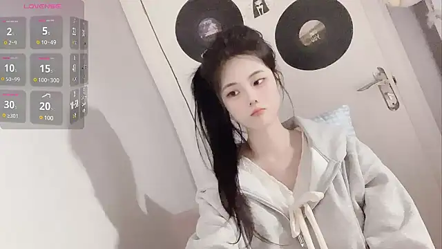 Qedgjwyz1 online show from 02-14-25, 12:47