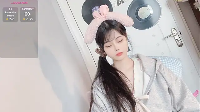 Qedgjwyz1 online show from 03-03-25, 12:16