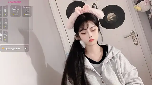 Qedgjwyz1 online show from 03-06-25, 12:10