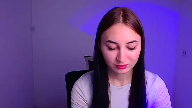 Snapshot of Jennifer_Blum chatting on 12-18-24, 12:07 Jennifer Blum online show from 12-18-24, 12:07