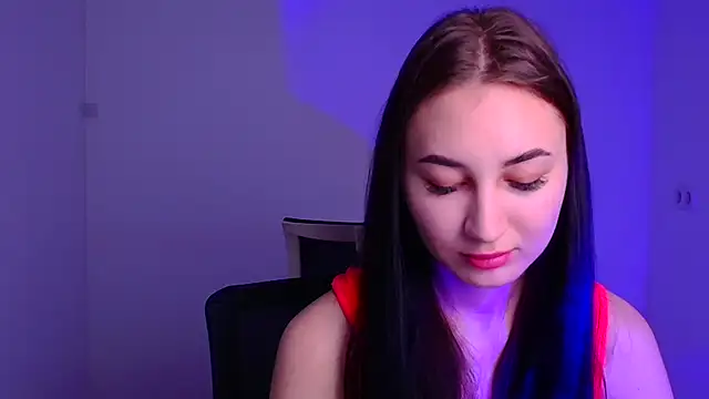 Snapshot of Jennifer_Blum chatting on 12-21-24, 06:19 Jennifer Blum online show from 12-21-24, 06:19