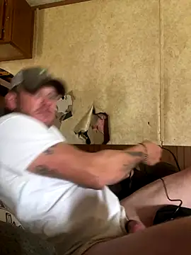 Snapshot of curvedcock8666 chatting on 11-17-25, 04:24 curvedcock8666 online show from 11-17-25, 04:24