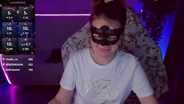 Snapshot of Sexy-Housewife chatting on 01-11-25, 10:18 Sexy-Housewife online show from 01-11-25, 10:18