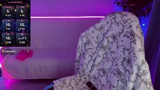 Snapshot of Sexy-Housewife chatting on 01-14-25, 04:29 Sexy-Housewife online show from 01-14-25, 04:29