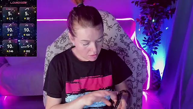 Snapshot of Sexy-Housewife chatting on 01-15-25, 02:35 Sexy-Housewife online show from 01-15-25, 02:35