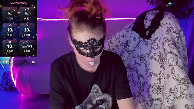 Snapshot of Sexy-Housewife chatting on 01-22-25, 07:45 Sexy-Housewife online show from 01-22-25, 07:45