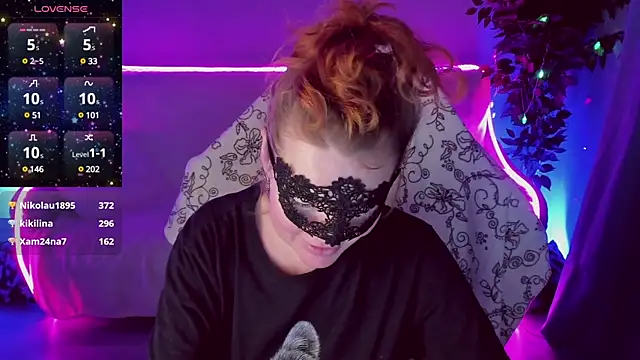 Snapshot of Sexy-Housewife chatting on 01-23-25, 01:51 Sexy-Housewife online show from 01-23-25, 01:51