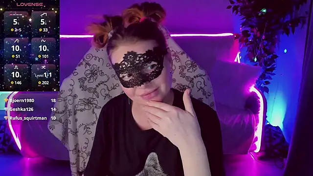 Snapshot of Sexy-Housewife chatting on 01-26-25, 11:29 Sexy-Housewife online show from 01-26-25, 11:29