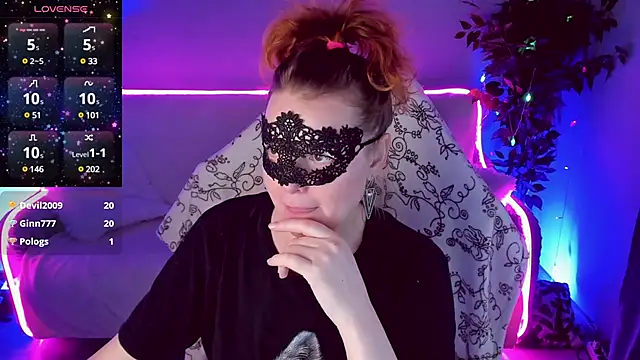 Snapshot of Sexy-Housewife chatting on 02-06-25, 09:00 Sexy-Housewife online show from 02-06-25, 09:00