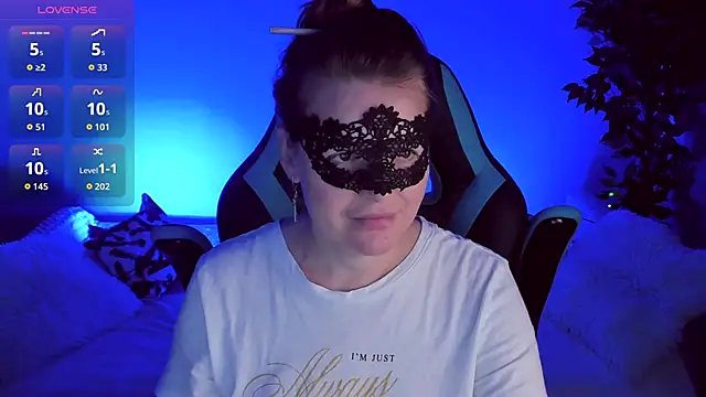 Snapshot of Sexy-Housewife chatting on 09-30-25, 07:08 Sexy-Housewife online show from 09-30-25, 07:08