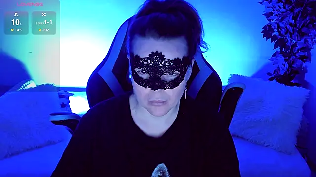 Snapshot of Sexy-Housewife chatting on 10-19-25, 07:03 Sexy-Housewife online show from 10-19-25, 07:03