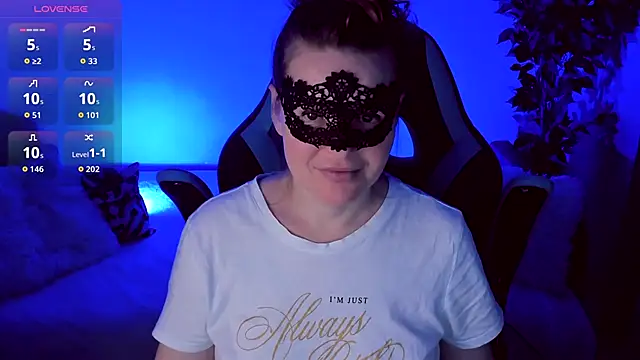 Snapshot of Sexy-Housewife chatting on 10-28-25, 07:27 Sexy-Housewife online show from 10-28-25, 07:27