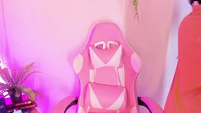 Snapshot of cherry_chel chatting on 02-18-25, 10:05 cherry chel online show from 02-18-25, 10:05