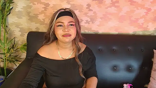 Snapshot of cherry_chel chatting on 03-08-25, 11:18 cherry chel online show from 03-08-25, 11:18