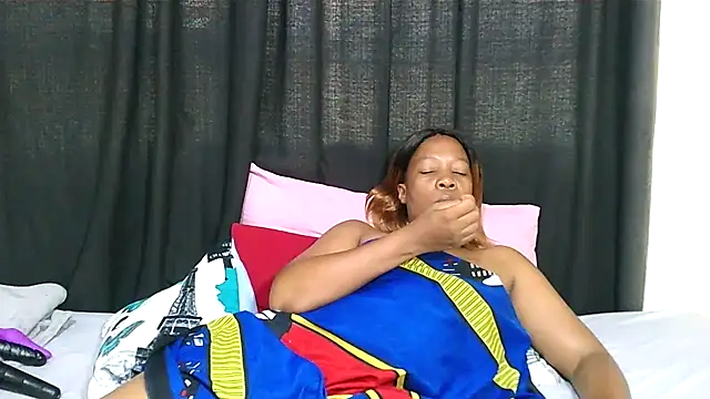 Snapshot of DIRTYTALKINQUEEN chatting on 01-24-25, 04:39 DIRTYTALKINQUEEN online show from 01-24-25, 04:39