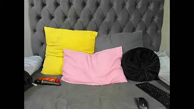 Snapshot of DIRTYTALKINQUEEN chatting on 10-23-25, 05:12 DIRTYTALKINQUEEN online show from 10-23-25, 05:12