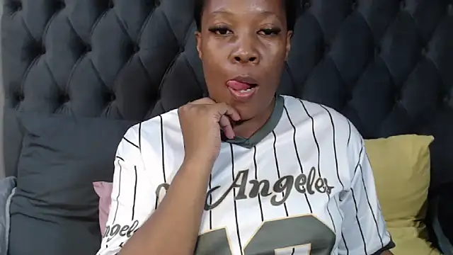 Snapshot of DIRTYTALKINQUEEN chatting on 11-05-25, 08:20 DIRTYTALKINQUEEN online show from 11-05-25, 08:20