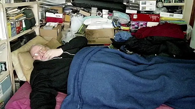 Snapshot of hadeszeuss2 chatting on 12-18-24, 05:42 hadeszeuss2 online show from 12-18-24, 05:42