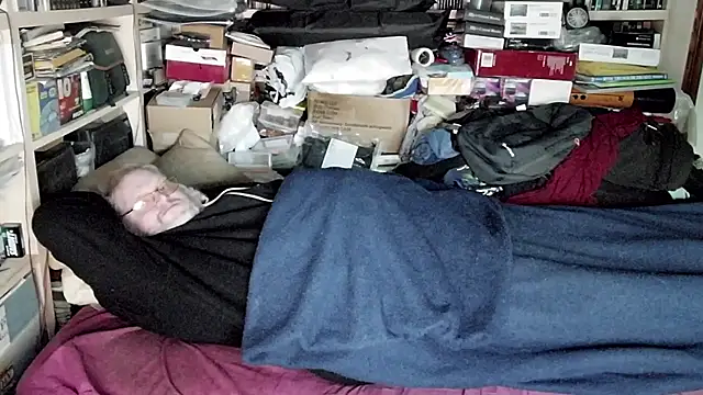 Snapshot of hadeszeuss2 chatting on 12-20-24, 04:36 hadeszeuss2 online show from 12-20-24, 04:36