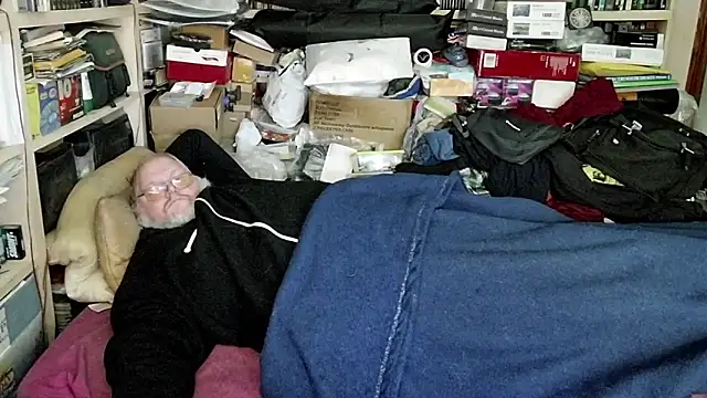 Snapshot of hadeszeuss2 chatting on 12-21-24, 04:36 hadeszeuss2 online show from 12-21-24, 04:36