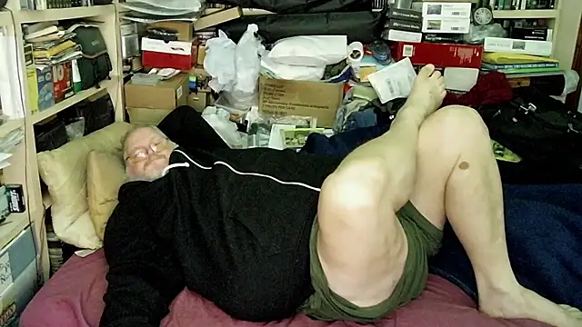 Snapshot of hadeszeuss2 chatting on 12-22-24, 05:32 hadeszeuss2 online show from 12-22-24, 05:32