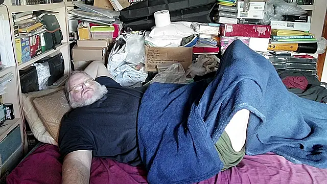 Snapshot of hadeszeuss2 chatting on 01-04-25, 01:10 hadeszeuss2 online show from 01-04-25, 01:10