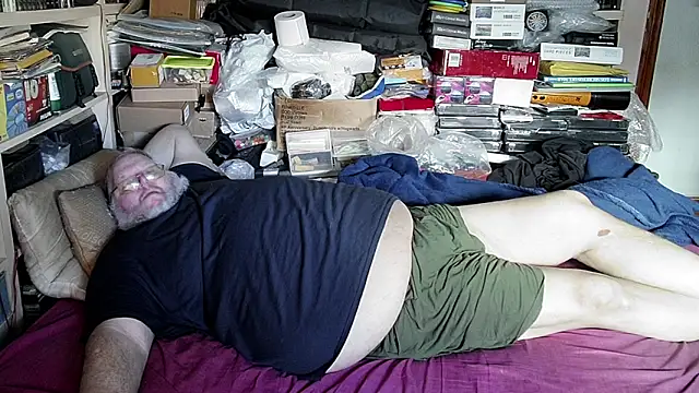 Snapshot of hadeszeuss2 chatting on 01-10-25, 02:45 hadeszeuss2 online show from 01-10-25, 02:45