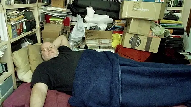 Snapshot of hadeszeuss2 chatting on 02-05-25, 06:04 hadeszeuss2 online show from 02-05-25, 06:04