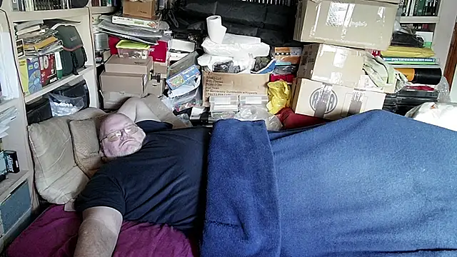 Snapshot of hadeszeuss2 chatting on 02-06-25, 03:41 hadeszeuss2 online show from 02-06-25, 03:41