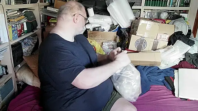 Snapshot of hadeszeuss2 chatting on 02-14-25, 03:15 hadeszeuss2 online show from 02-14-25, 03:15