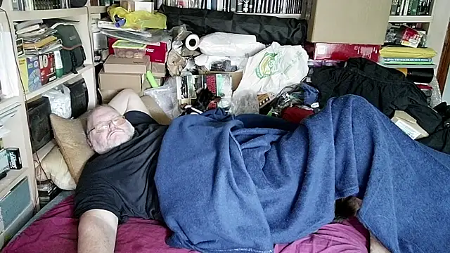 Snapshot of hadeszeuss2 chatting on 03-05-25, 02:45 hadeszeuss2 online show from 03-05-25, 02:45