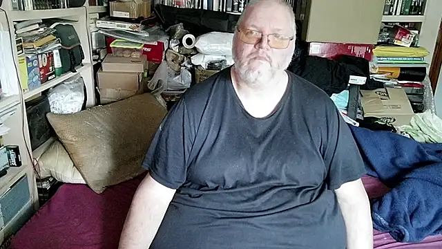 Snapshot of hadeszeuss2 chatting on 03-06-25, 03:45 hadeszeuss2 online show from 03-06-25, 03:45