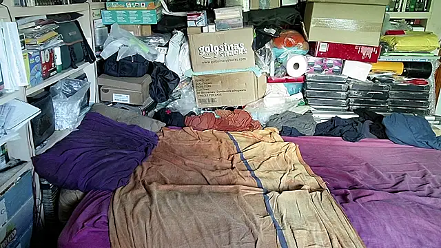 Snapshot of hadeszeuss2 chatting on 09-18-25, 04:53 hadeszeuss2 online show from 09-18-25, 04:53