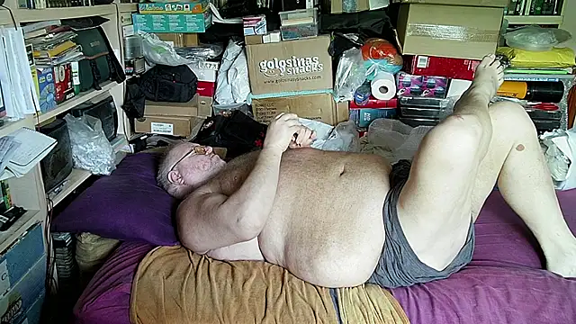 Snapshot of hadeszeuss2 chatting on 10-08-25, 01:31 hadeszeuss2 online show from 10-08-25, 01:31