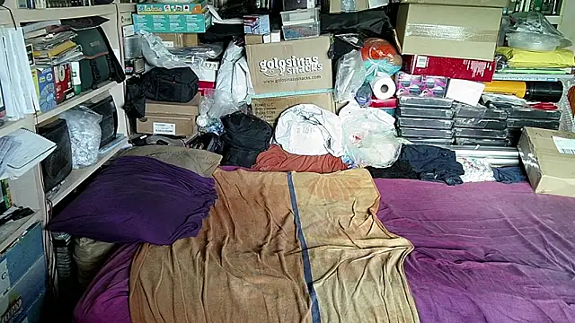 Snapshot of hadeszeuss2 chatting on 10-13-25, 03:23 hadeszeuss2 online show from 10-13-25, 03:23