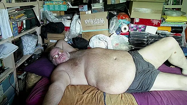 Snapshot of hadeszeuss2 chatting on 10-14-25, 02:07 hadeszeuss2 online show from 10-14-25, 02:07