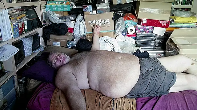 Snapshot of hadeszeuss2 chatting on 10-15-25, 02:06 hadeszeuss2 online show from 10-15-25, 02:06